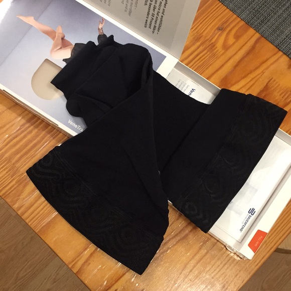 Bauerfeind VenoTrain Micro Compression Stockings (Black) - Picture 3 of 14